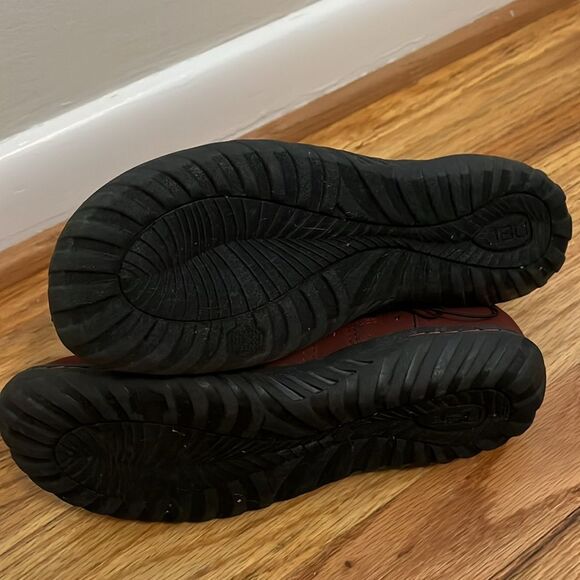 NWT JBU Juno Maroon Ankle Boots with Black Soles size 8 - Picture 8 of 8